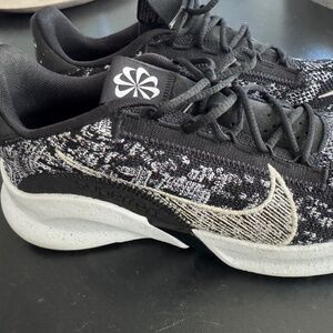 Size 10 Nike sneakers